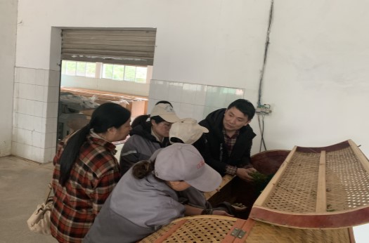 右一为浙江省优秀科技特派员吕海鹏.jpg